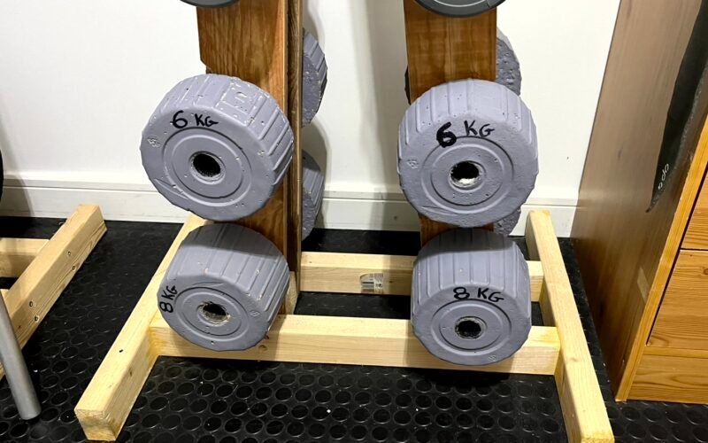 You are currently viewing How to Make Your Own Dumbbells with Concrete